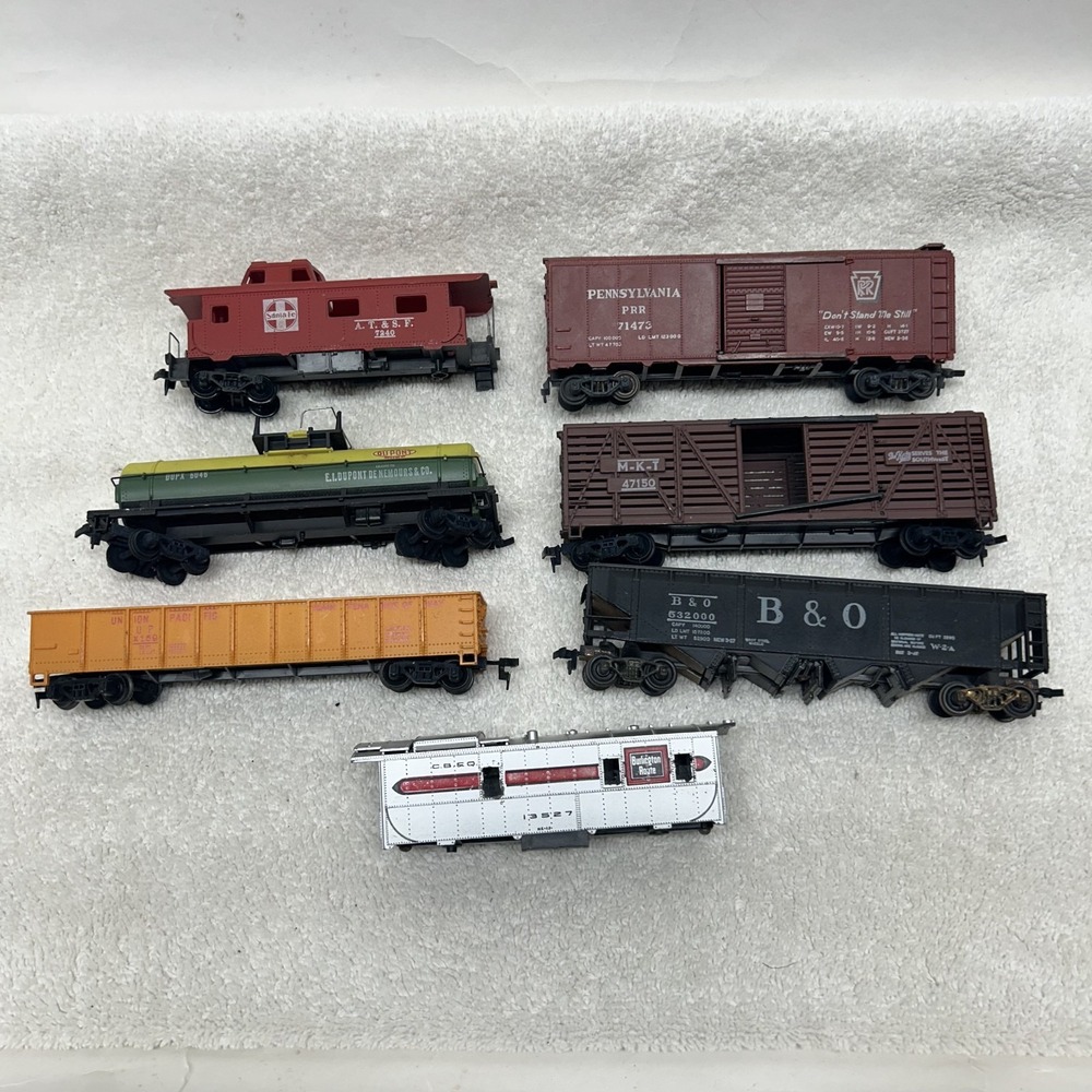 Tyco Vintage Lot of 7 Model Train Cars Toys HO